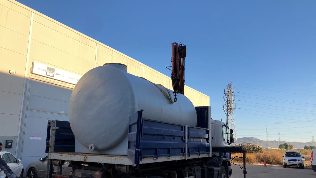 Depósito agua horizontal con patas