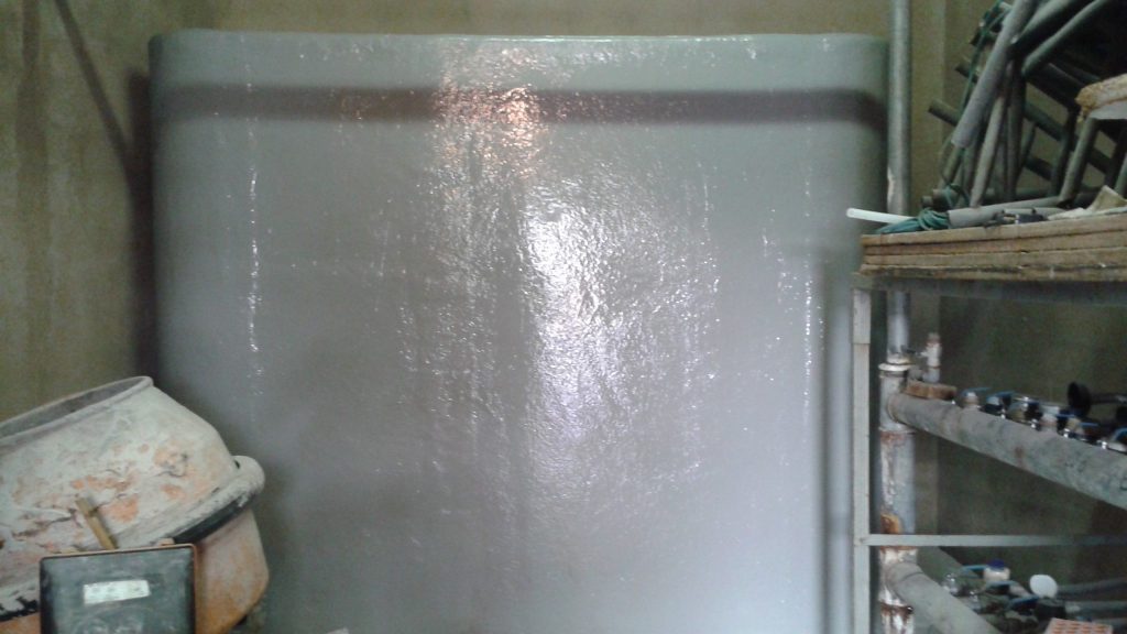 Depósito rectangular al sitio